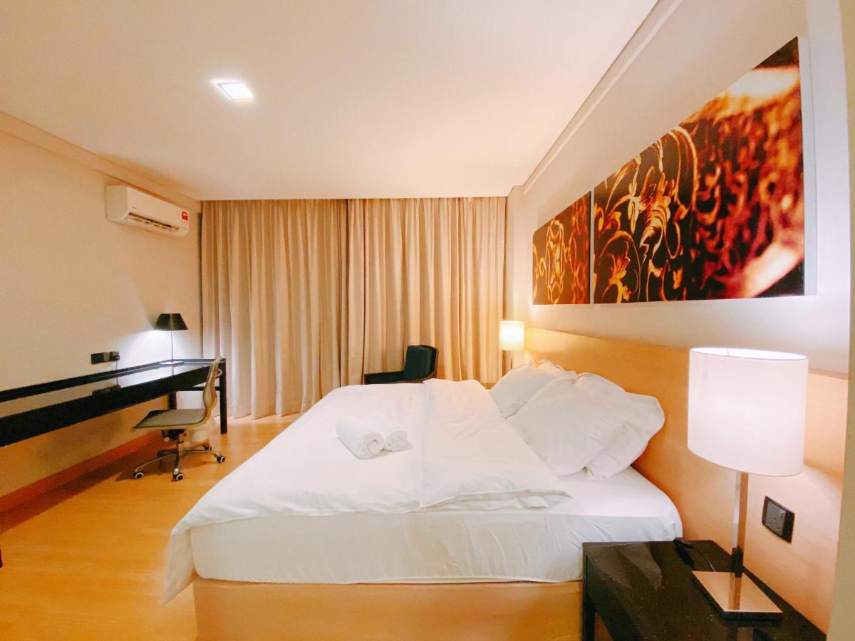 Straits Suite By C Homestay Malacca Exterior foto