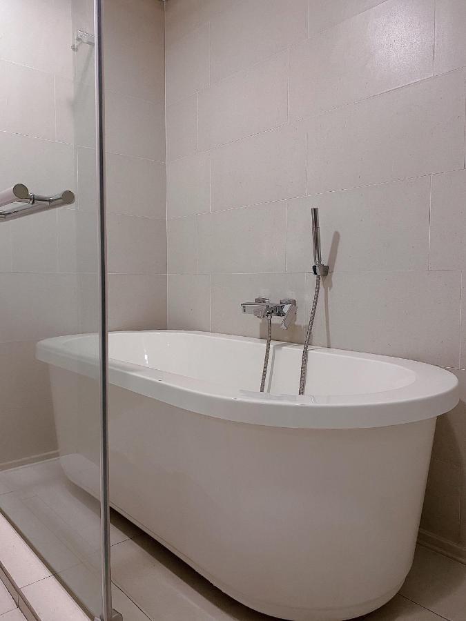 Straits Suite By C Homestay Malacca Exterior foto